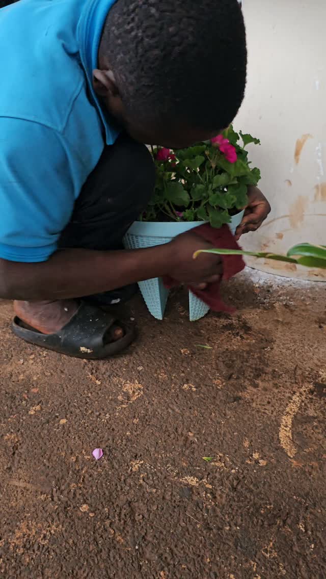 It’s the little things!🤍

Before your pots leave us, we give them one last clean and make sure they’re looking their best... ready for delivery or for you to pick up!🤗

We want you to receive them just as they should be: clean, beautiful and ready for their new space. 🌿

Karibu GardenSpace!💫

#kenyangardens #nairobiplants #plantlovers #greenvibes